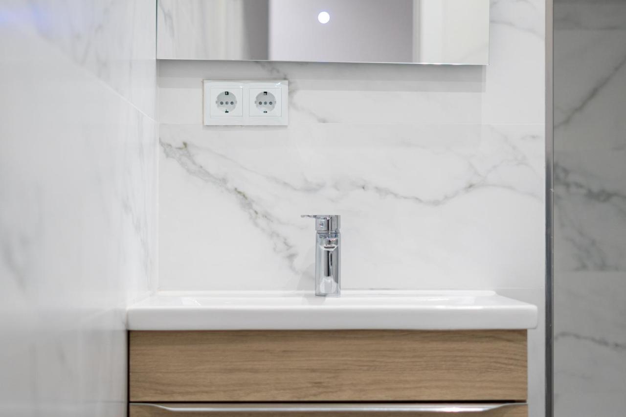 Cozy Studio Apartment 5 Min From Camp Nou Barcelona Bagian luar foto